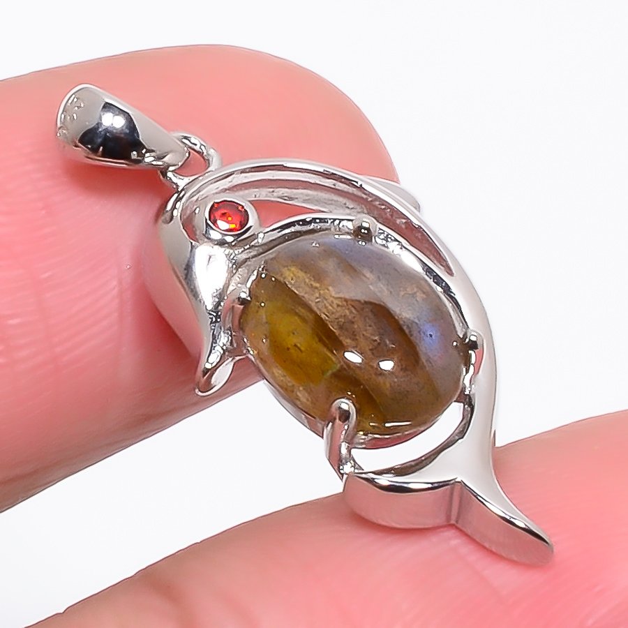 Labradorite & Garnet 925 Sterling Silver Pendant, Handmade Pendant, Oval Pendant, Black Pendant, Unique Silver Pendant, Fine Pendant, Silver Jewelry Pendant