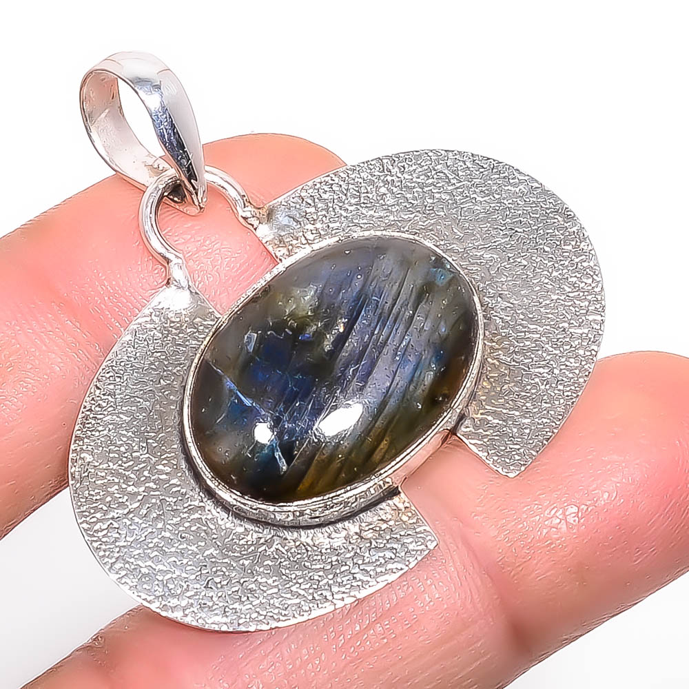 Labradorite 925 Sterling Silver Pendant, Handmade Pendant, Oval Pendant, Black Pendant, Unique Silver Pendant, Fine Pendant, Silver Jewelry Pendant