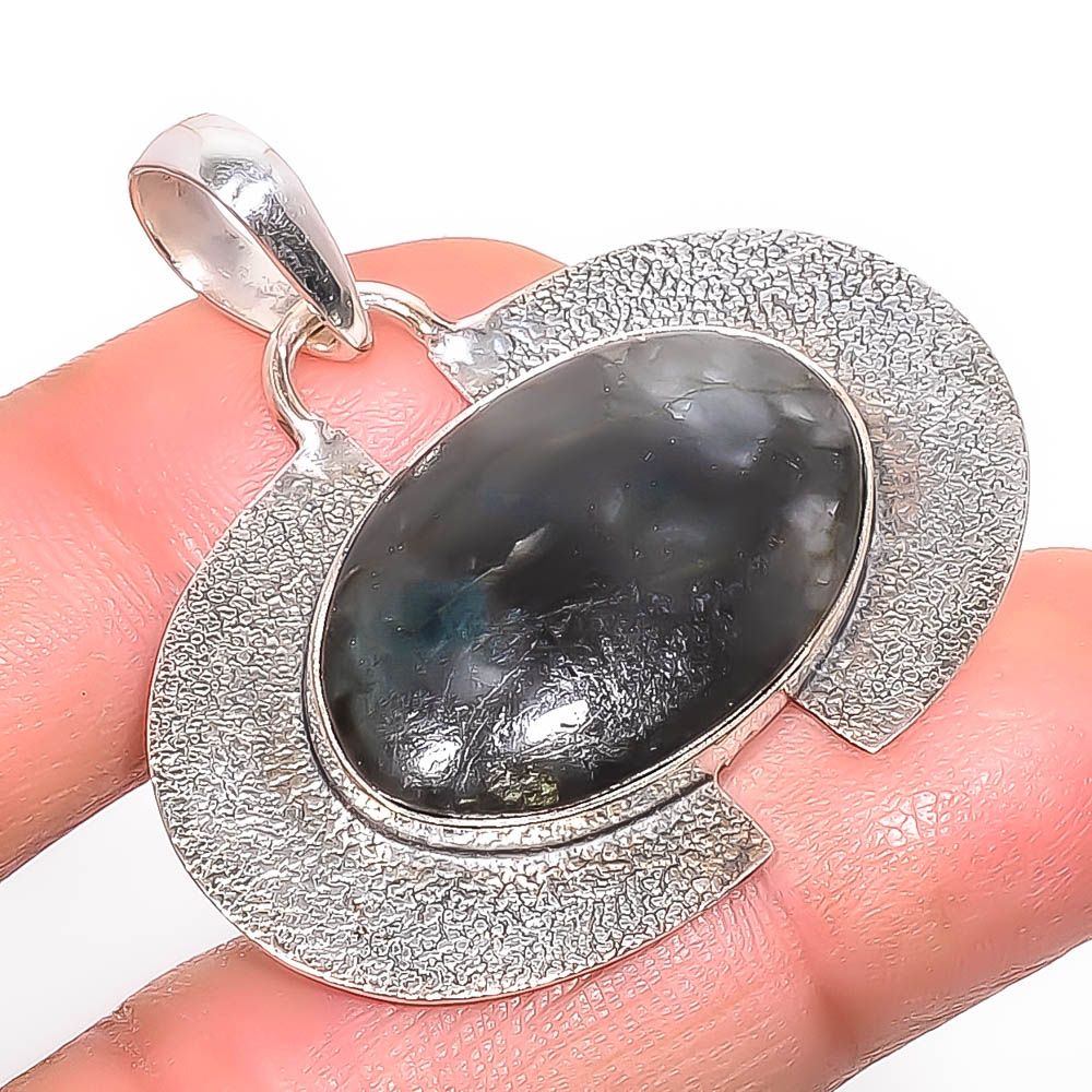 Emerald - Sakota Mines 925 Sterling Silver Pendant, Handmade Pendant, Oval Pendant, Green Pendant, Unique Silver Pendant, Fine Pendant, Silver Jewelry Pendant